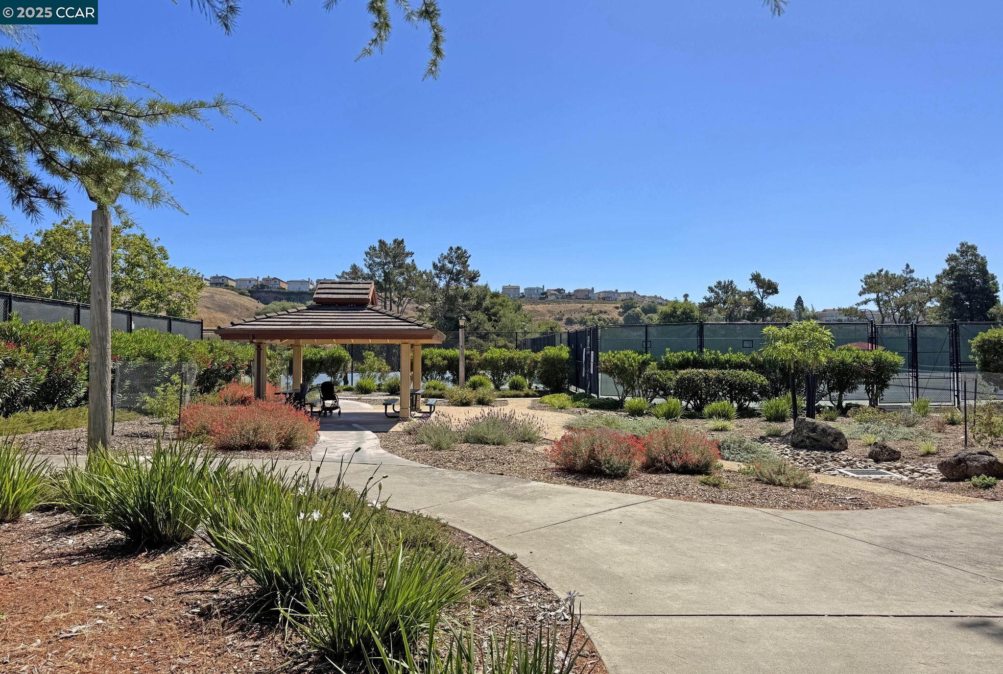 Castro Valley, California 94552, United States, 3 Bedrooms Bedrooms, ,2 BathroomsBathrooms,Residential,Active,186000