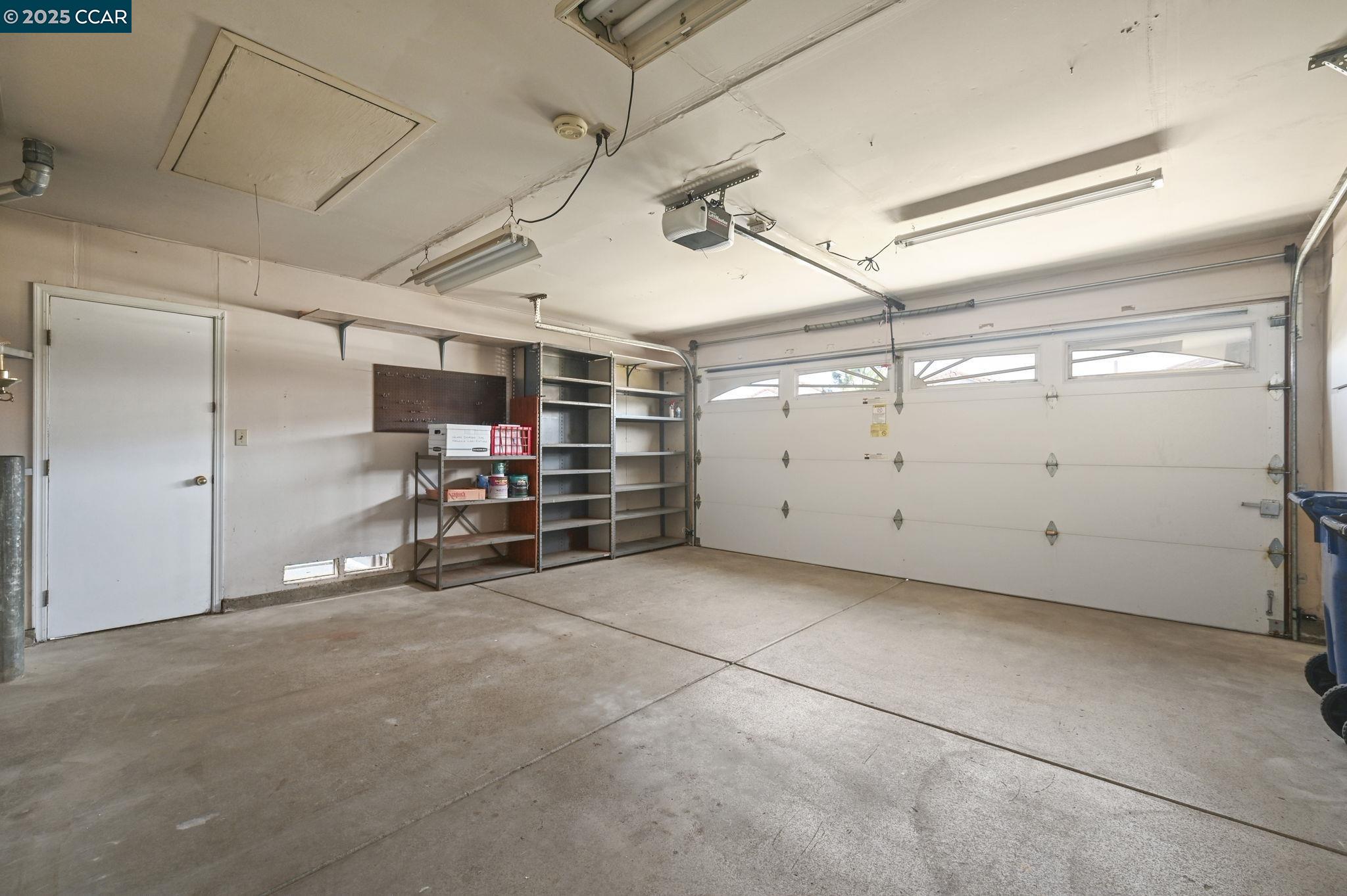 Castro Valley, California 94552, United States, 3 Bedrooms Bedrooms, ,2 BathroomsBathrooms,Residential,Active,186000