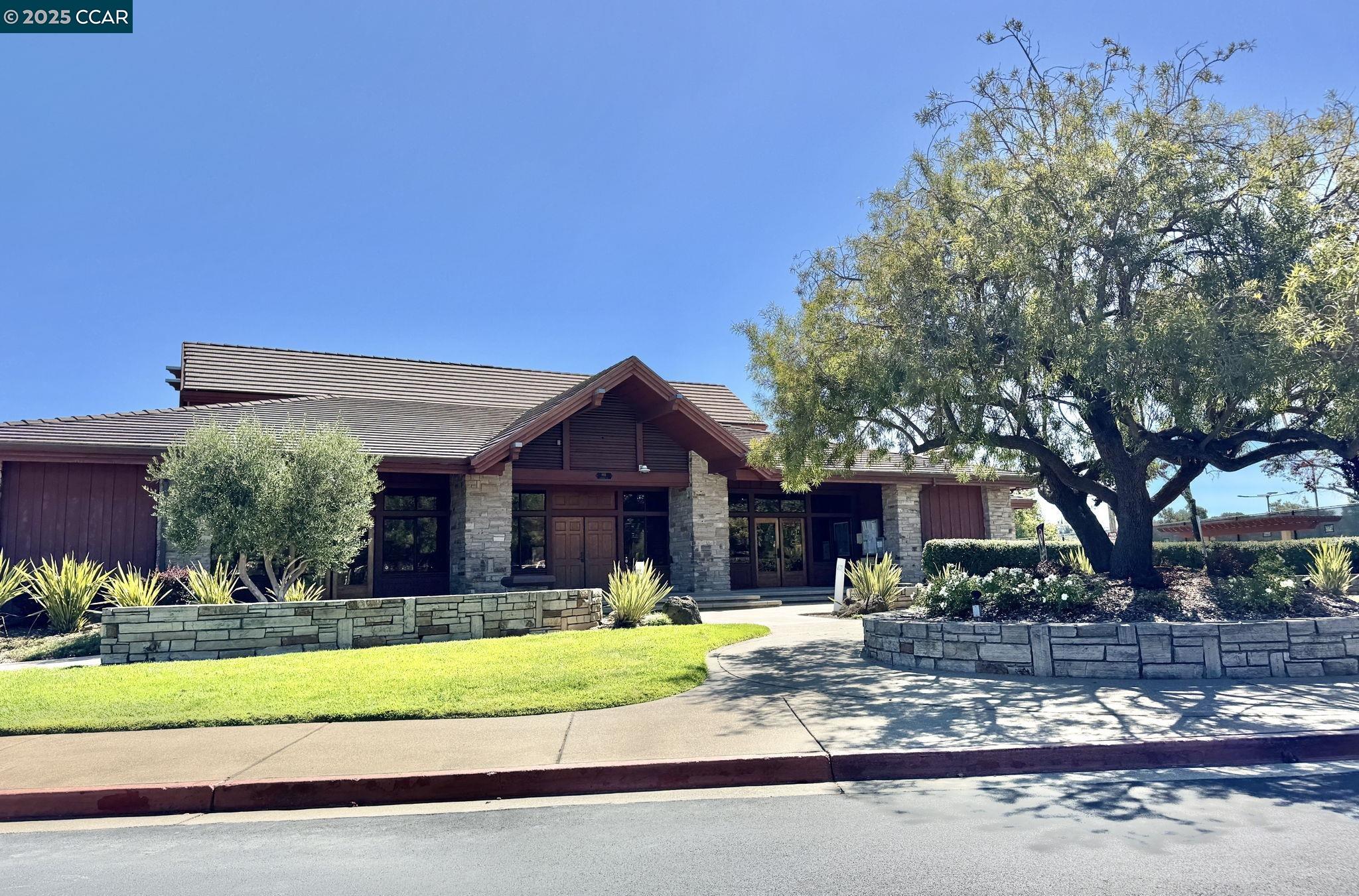 Castro Valley, California 94552, United States, 3 Bedrooms Bedrooms, ,2 BathroomsBathrooms,Residential,Active,186000