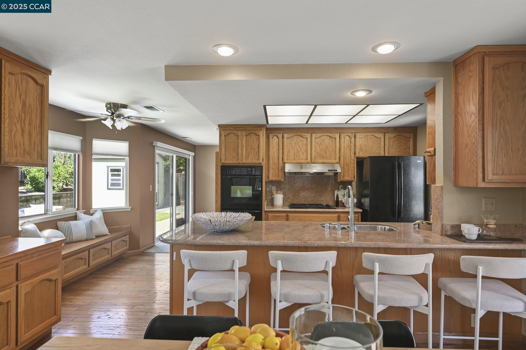 Castro Valley, California 94552, United States, 3 Bedrooms Bedrooms, ,2 BathroomsBathrooms,Residential,Active,186000