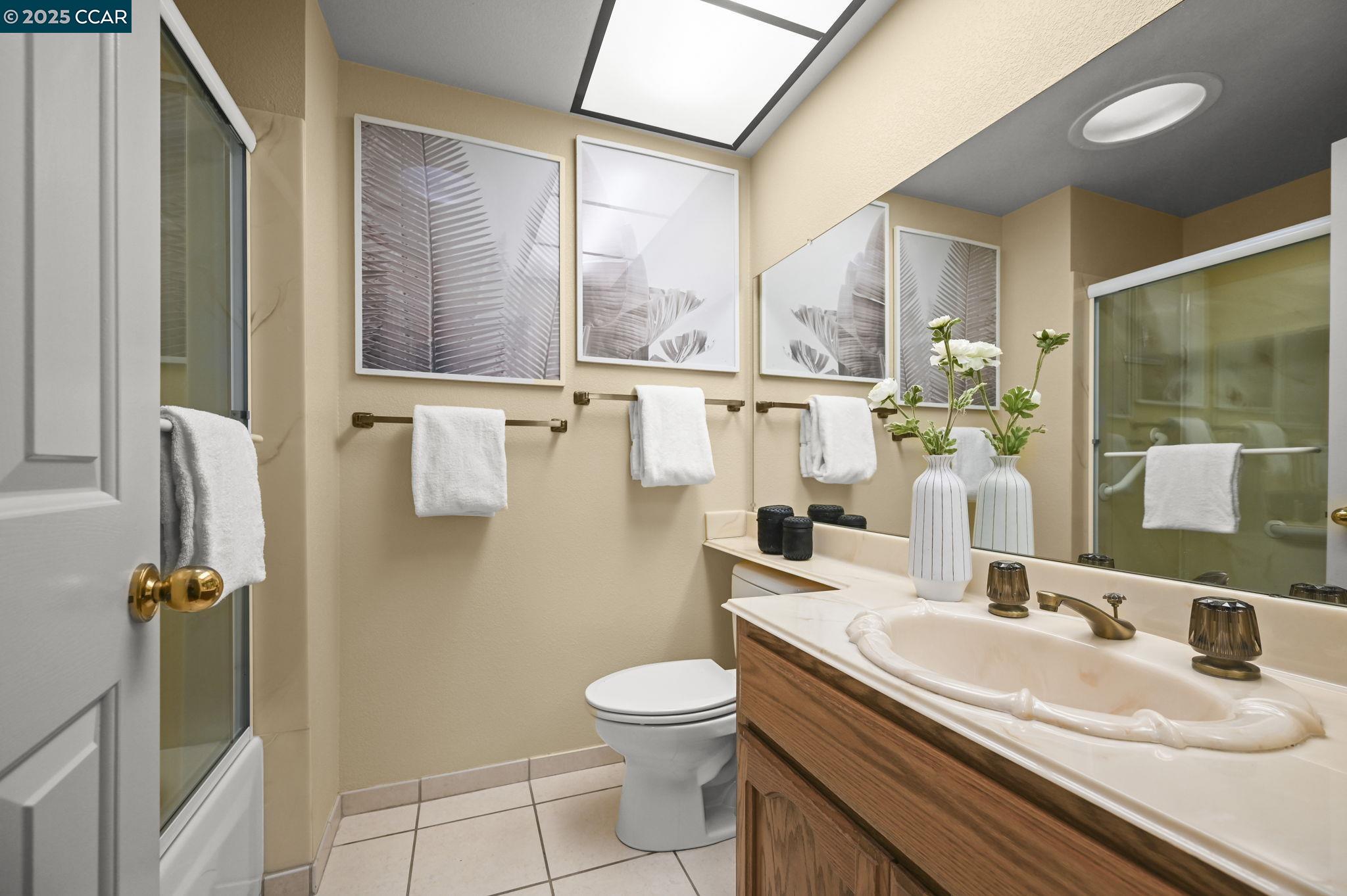 Castro Valley, California 94552, United States, 3 Bedrooms Bedrooms, ,2 BathroomsBathrooms,Residential,Active,186000