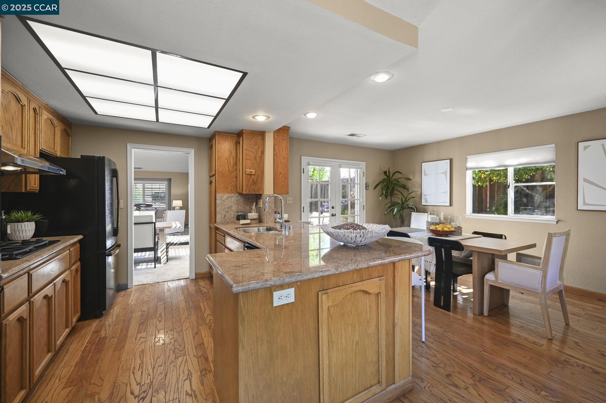 Castro Valley, California 94552, United States, 3 Bedrooms Bedrooms, ,2 BathroomsBathrooms,Residential,Active,186000