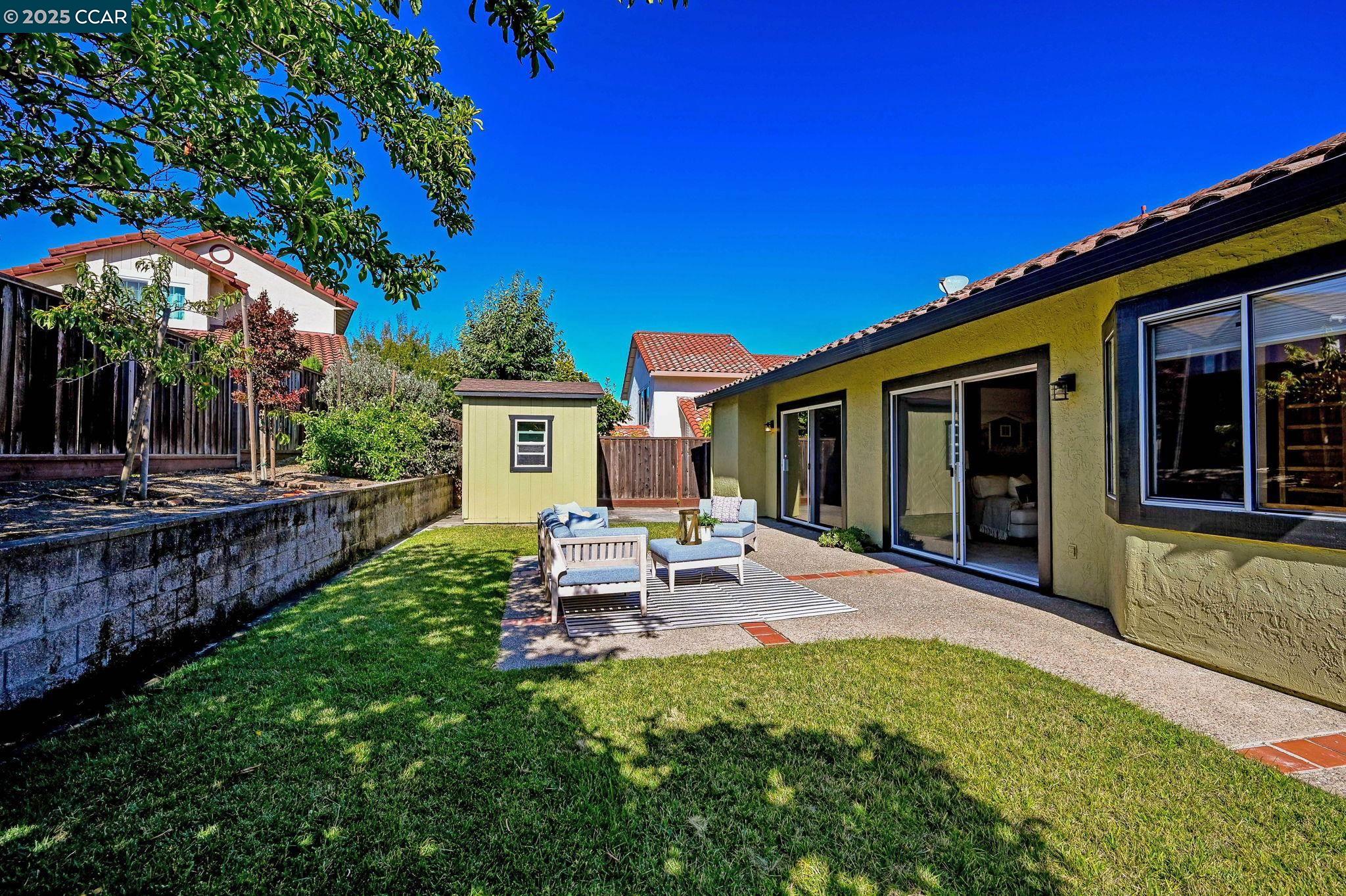 Castro Valley, California 94552, United States, 3 Bedrooms Bedrooms, ,2 BathroomsBathrooms,Residential,Active,186000