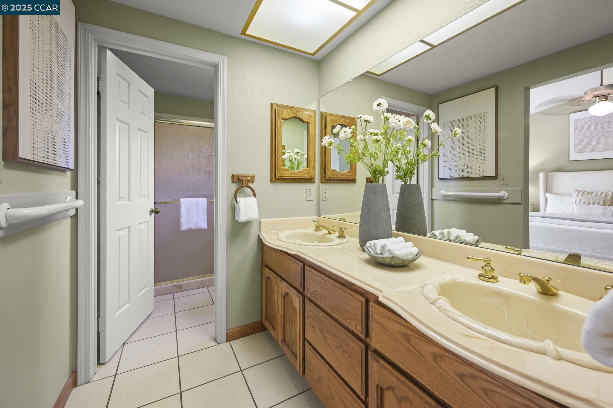 Castro Valley, California 94552, United States, 3 Bedrooms Bedrooms, ,2 BathroomsBathrooms,Residential,Active,186000