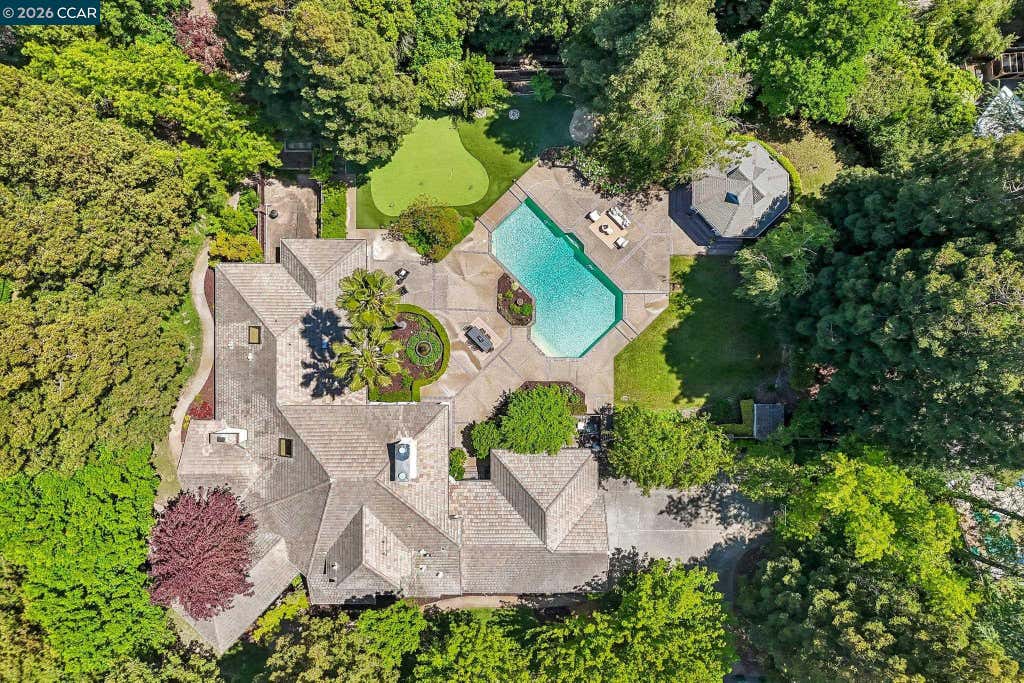 Photo of 31 Tierra Verde Ct, Walnut Creek, CA 94598 (MLS # 41143674)