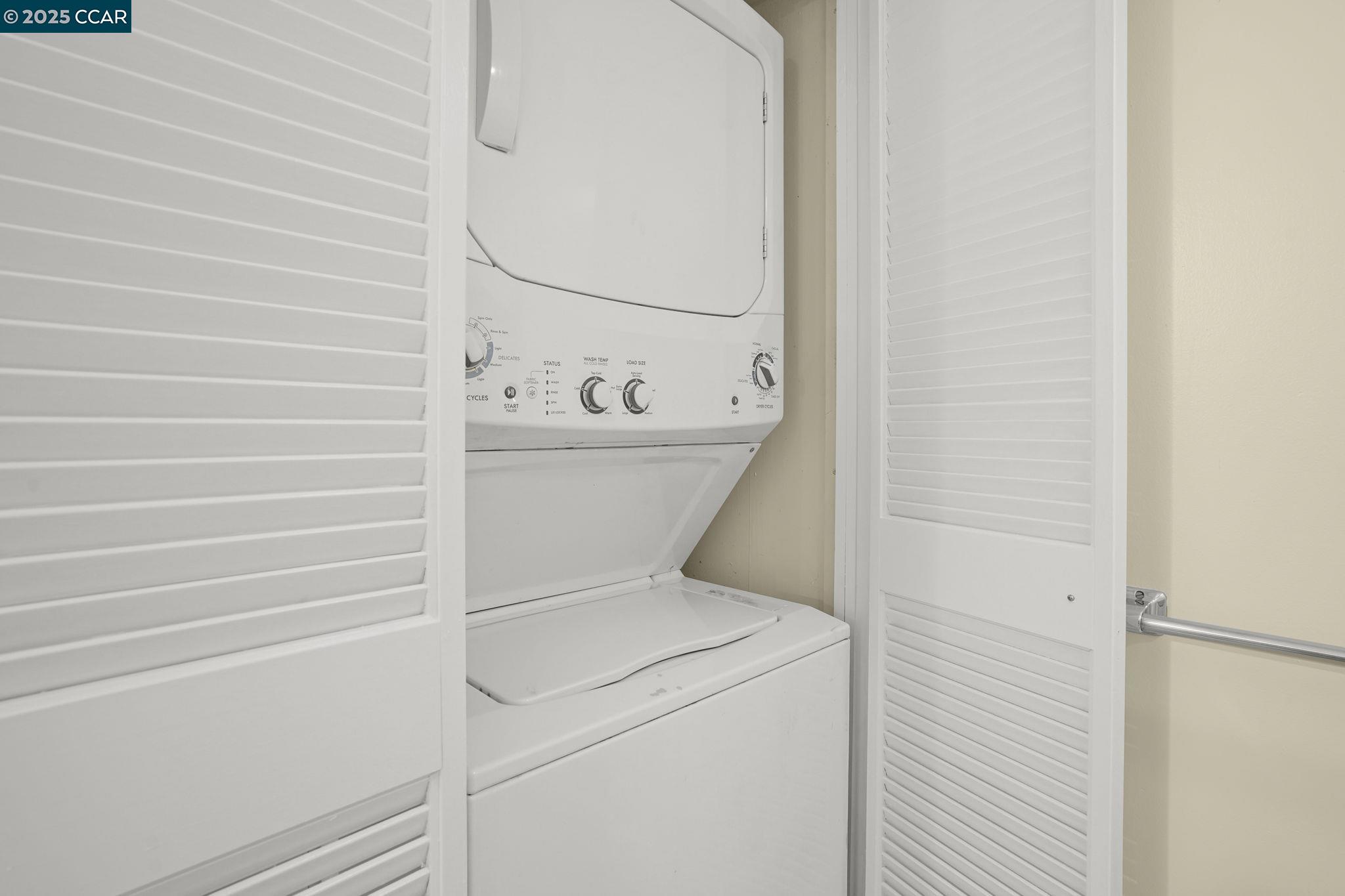 Walnut Creek, California 94595, United States, 2 Bedrooms Bedrooms, ,1 BathroomBathrooms,Residential,Pending,17834