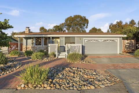 Photo of 1301 Highland Drive, Hollister, CA 95023 (MLS # ML82047490)