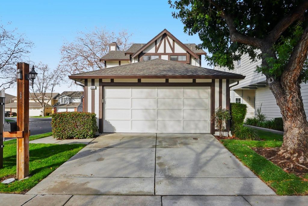 Photo of 3691 Thrush Ter, Fremont, CA 94555 (MLS # 41120062)