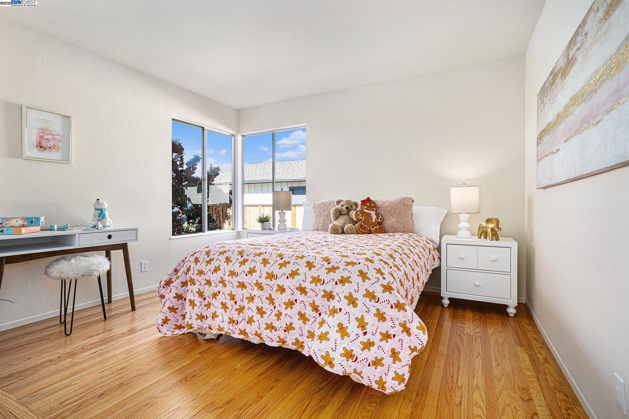 Alameda, California 94501, United States, 3 Bedrooms Bedrooms, ,2 BathroomsBathrooms,Residential,Active,14544