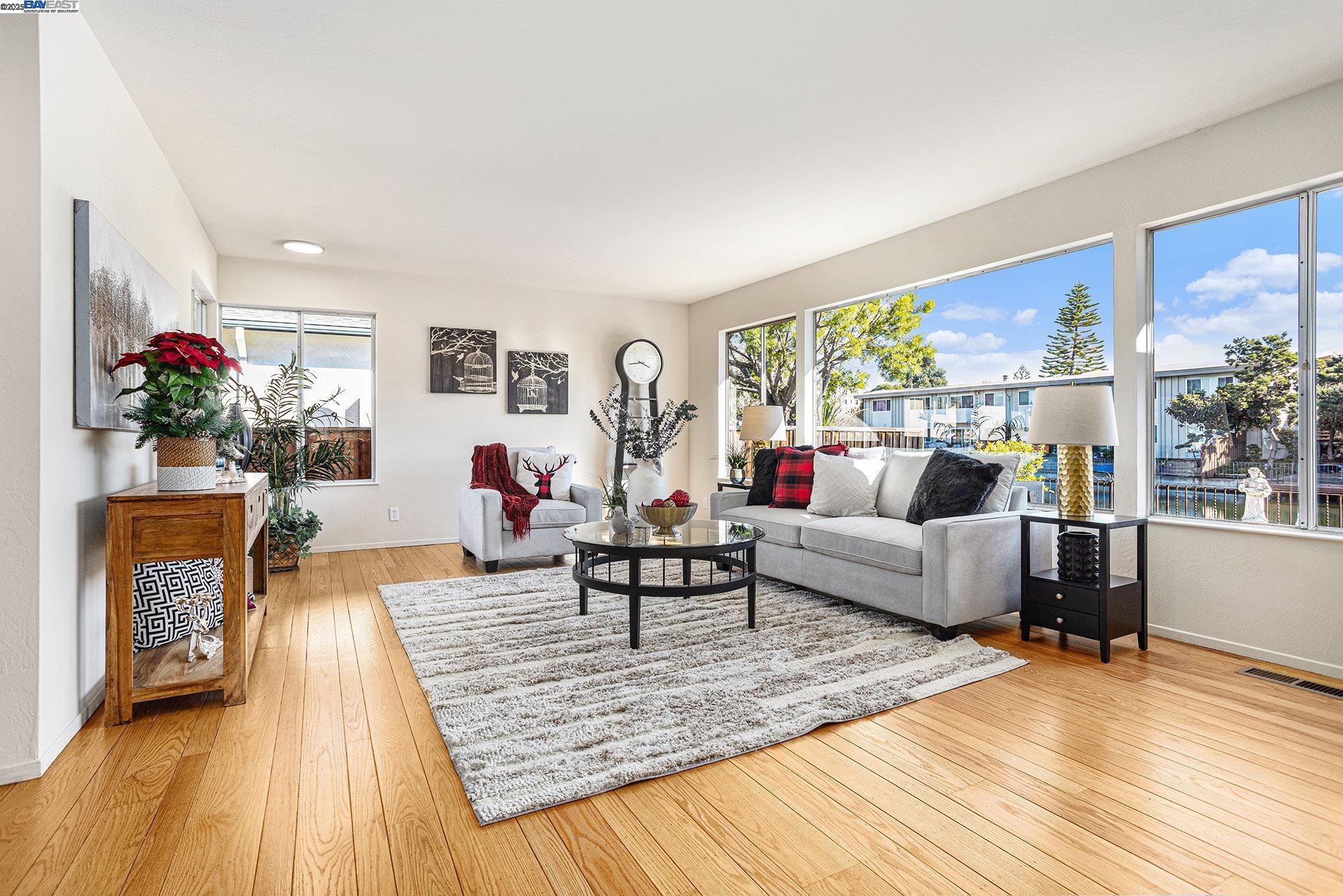 Alameda, California 94501, United States, 3 Bedrooms Bedrooms, ,2 BathroomsBathrooms,Residential,Active,14544