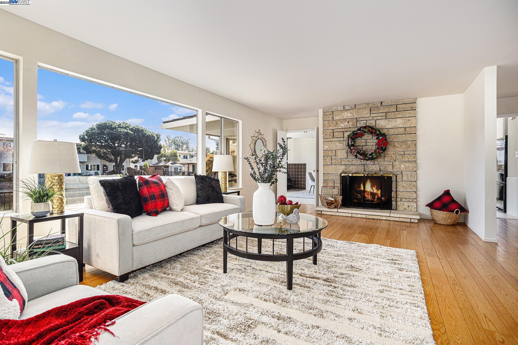 Alameda, California 94501, United States, 3 Bedrooms Bedrooms, ,2 BathroomsBathrooms,Residential,Active,14544