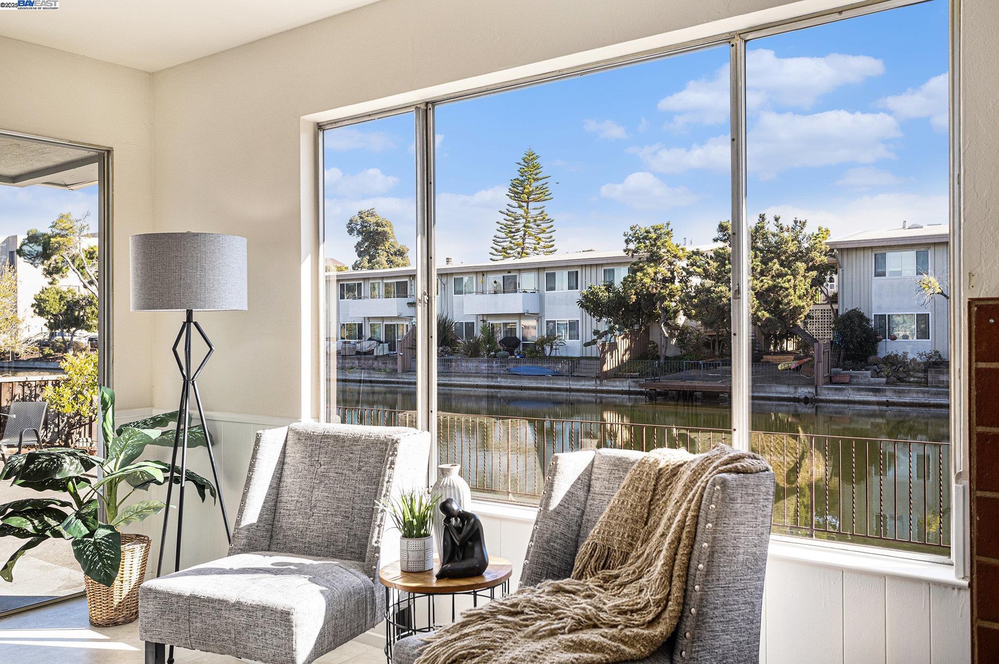 Alameda, California 94501, United States, 3 Bedrooms Bedrooms, ,2 BathroomsBathrooms,Residential,Active,14544