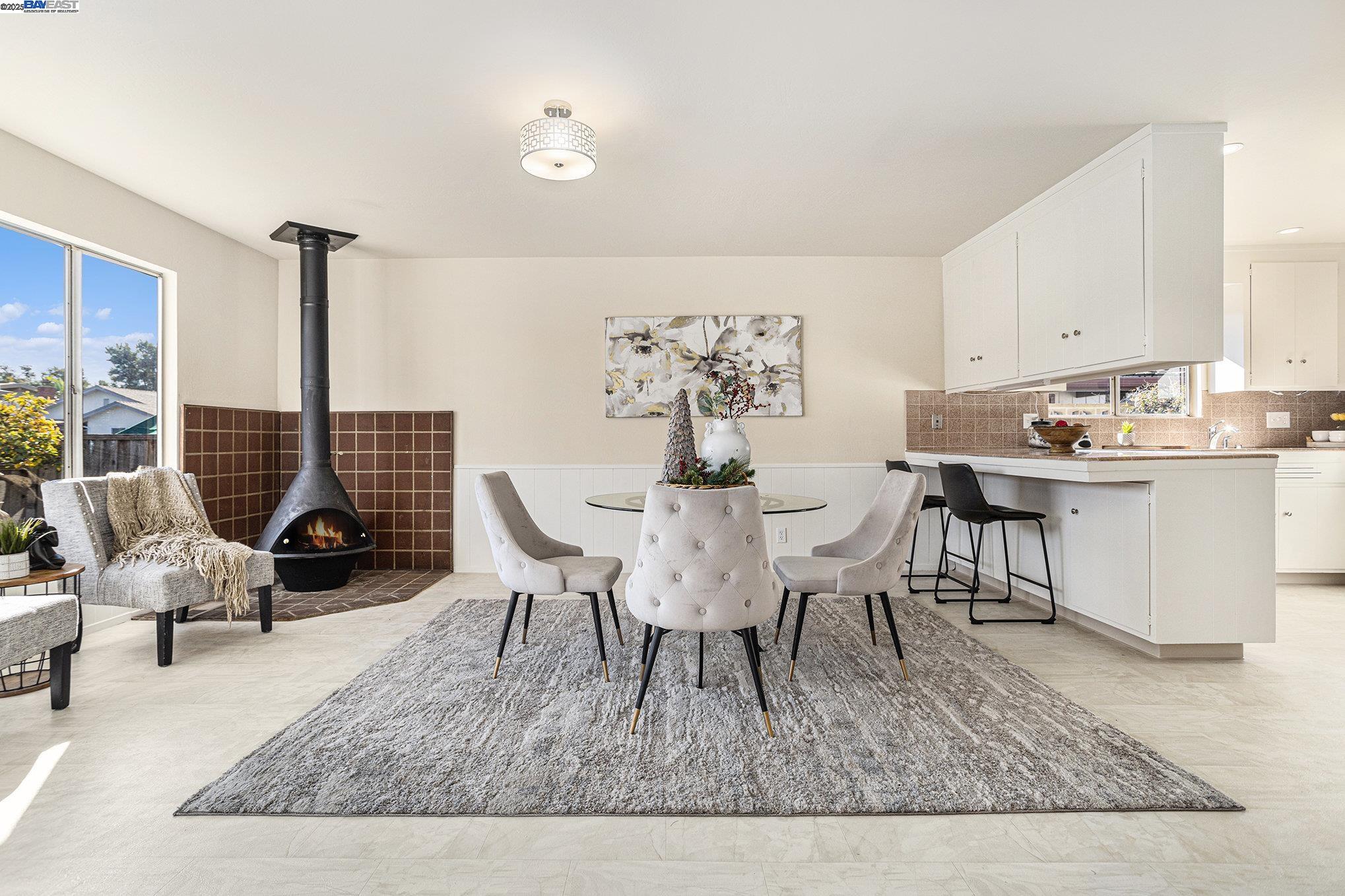 Alameda, California 94501, United States, 3 Bedrooms Bedrooms, ,2 BathroomsBathrooms,Residential,Active,14544