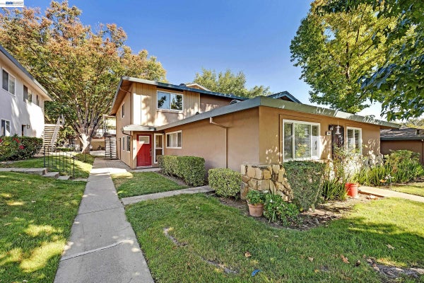 8104 ENSENADA DR, PLEASANTON, CA 94588 - Image f4ddeb740c0c5c4b0b0d8b6fdb3ea07d/3686446078