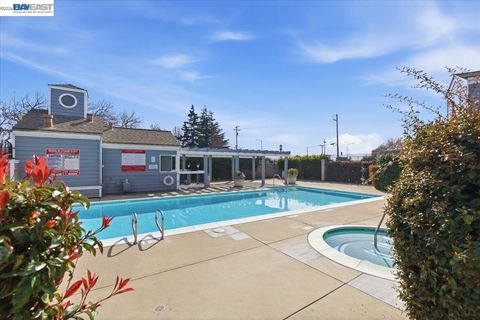 Photo of 25525 Southwick Dr #110, Hayward, CA 94544 (MLS # 41125514)