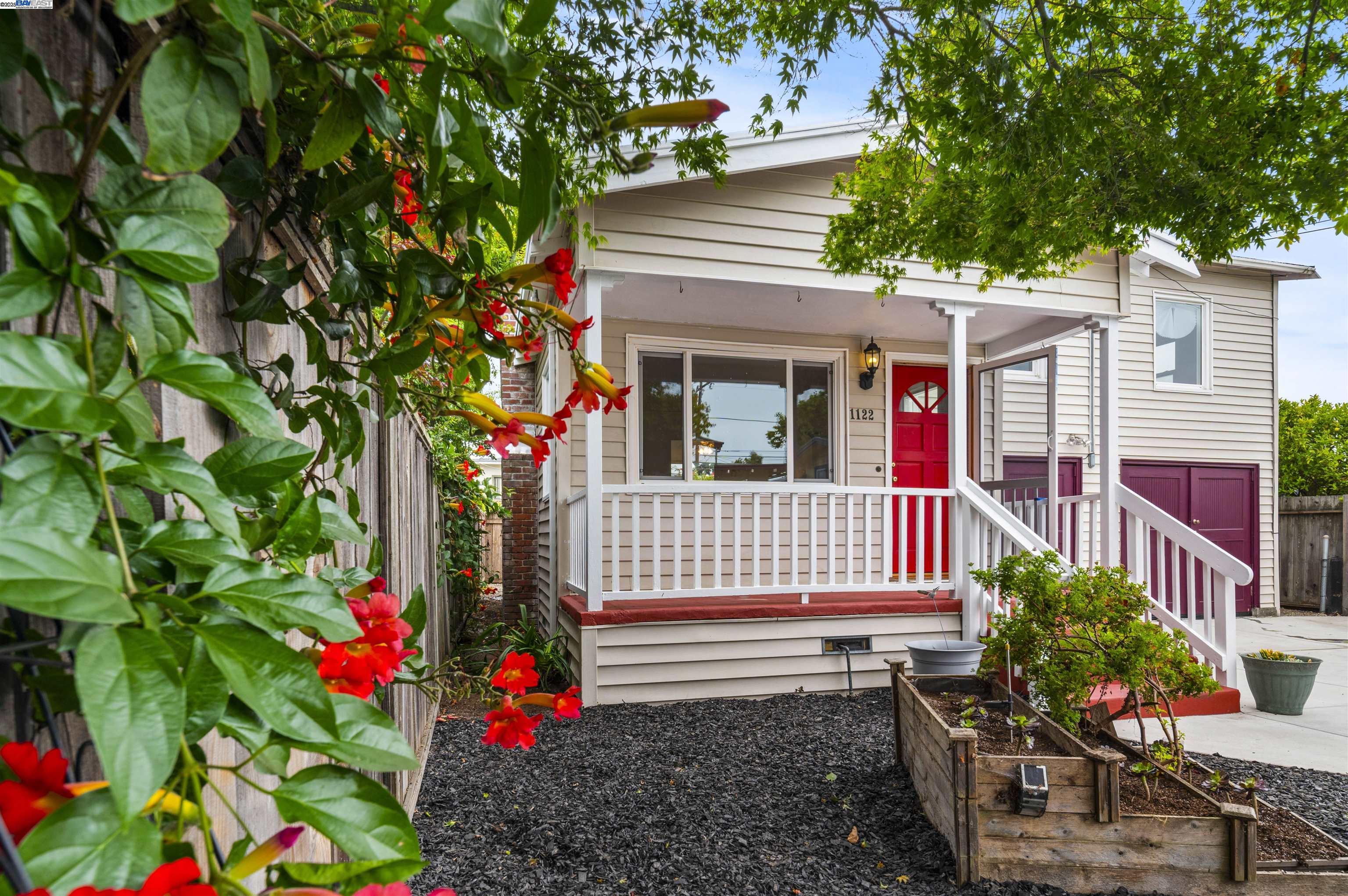 Alameda, California 94501, United States, 4 Bedrooms Bedrooms, ,3 BathroomsBathrooms,Residential,Active,151780