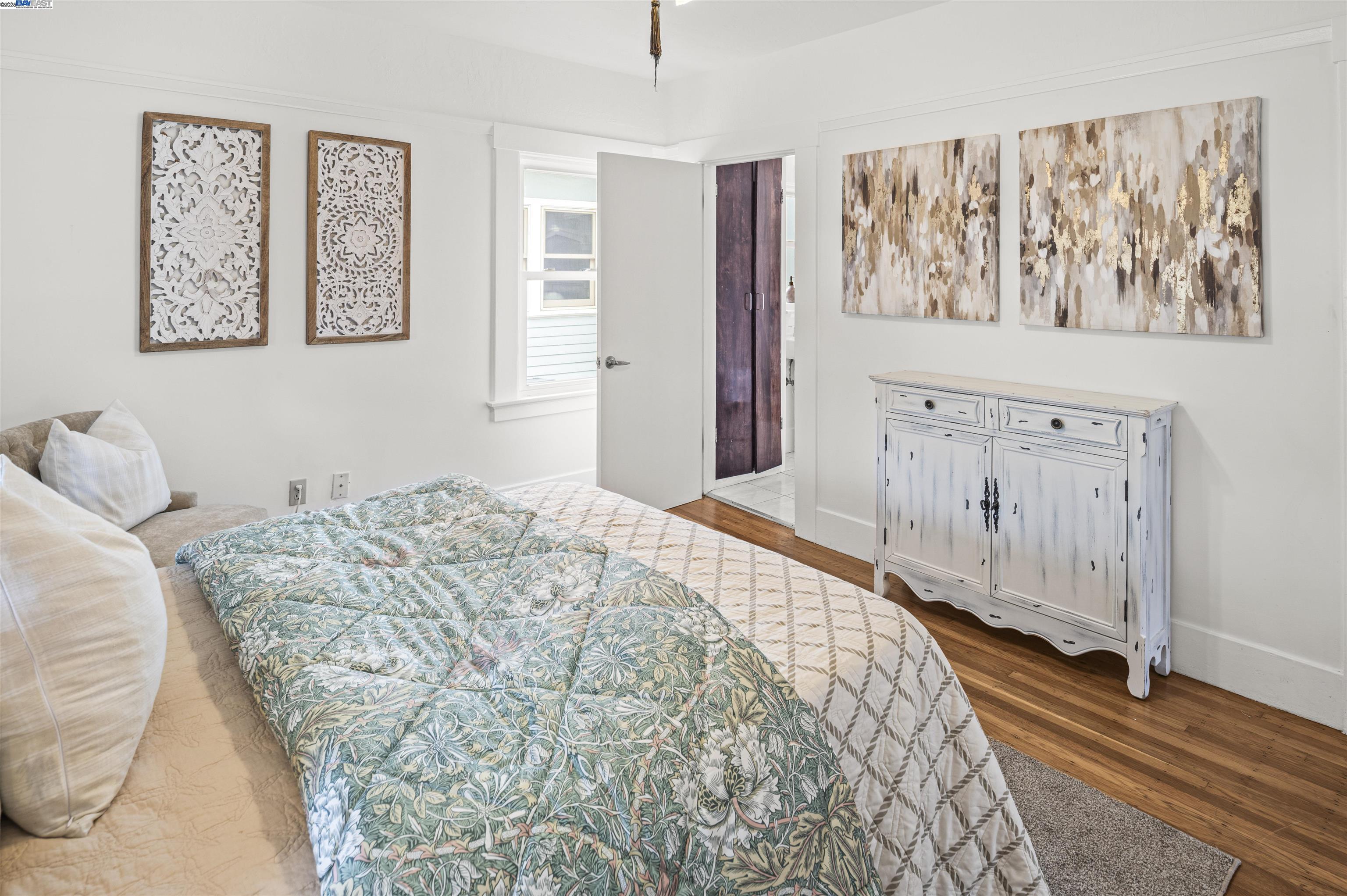 Alameda, California 94501, United States, 4 Bedrooms Bedrooms, ,3 BathroomsBathrooms,Residential,Active,151780