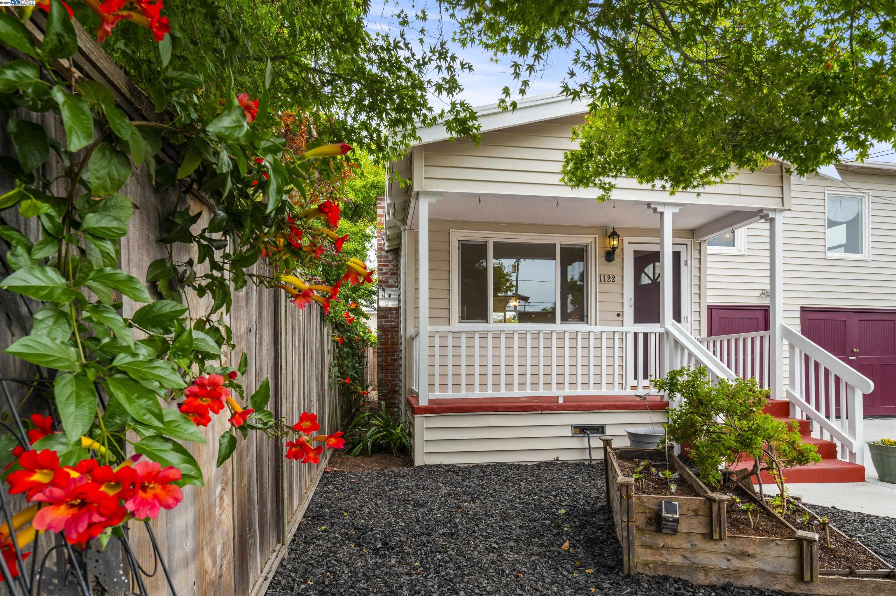 Alameda, California 94501, United States, 4 Bedrooms Bedrooms, ,3 BathroomsBathrooms,Residential,Active,151780