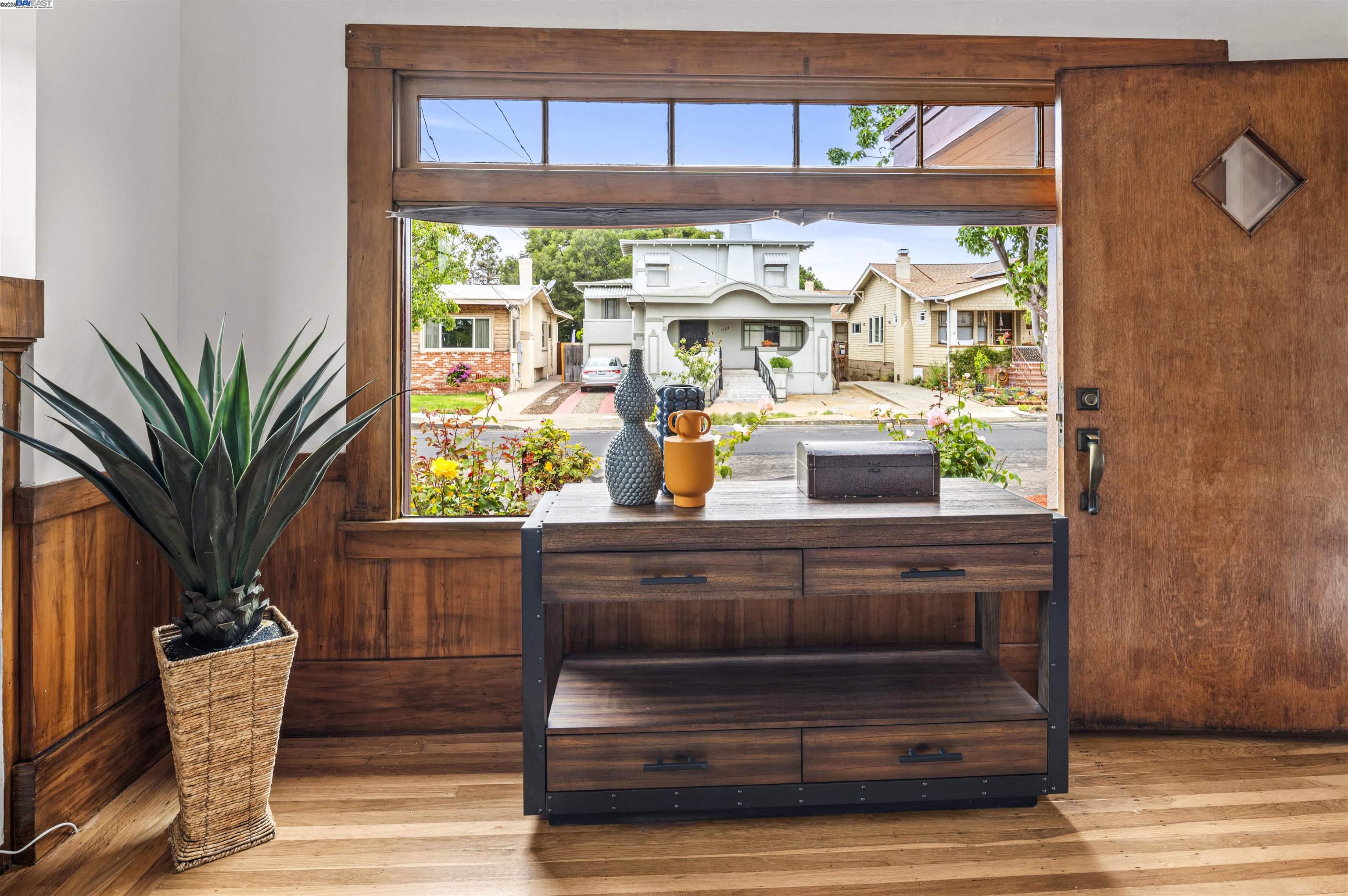 Alameda, California 94501, United States, 4 Bedrooms Bedrooms, ,3 BathroomsBathrooms,Residential,Active,151780