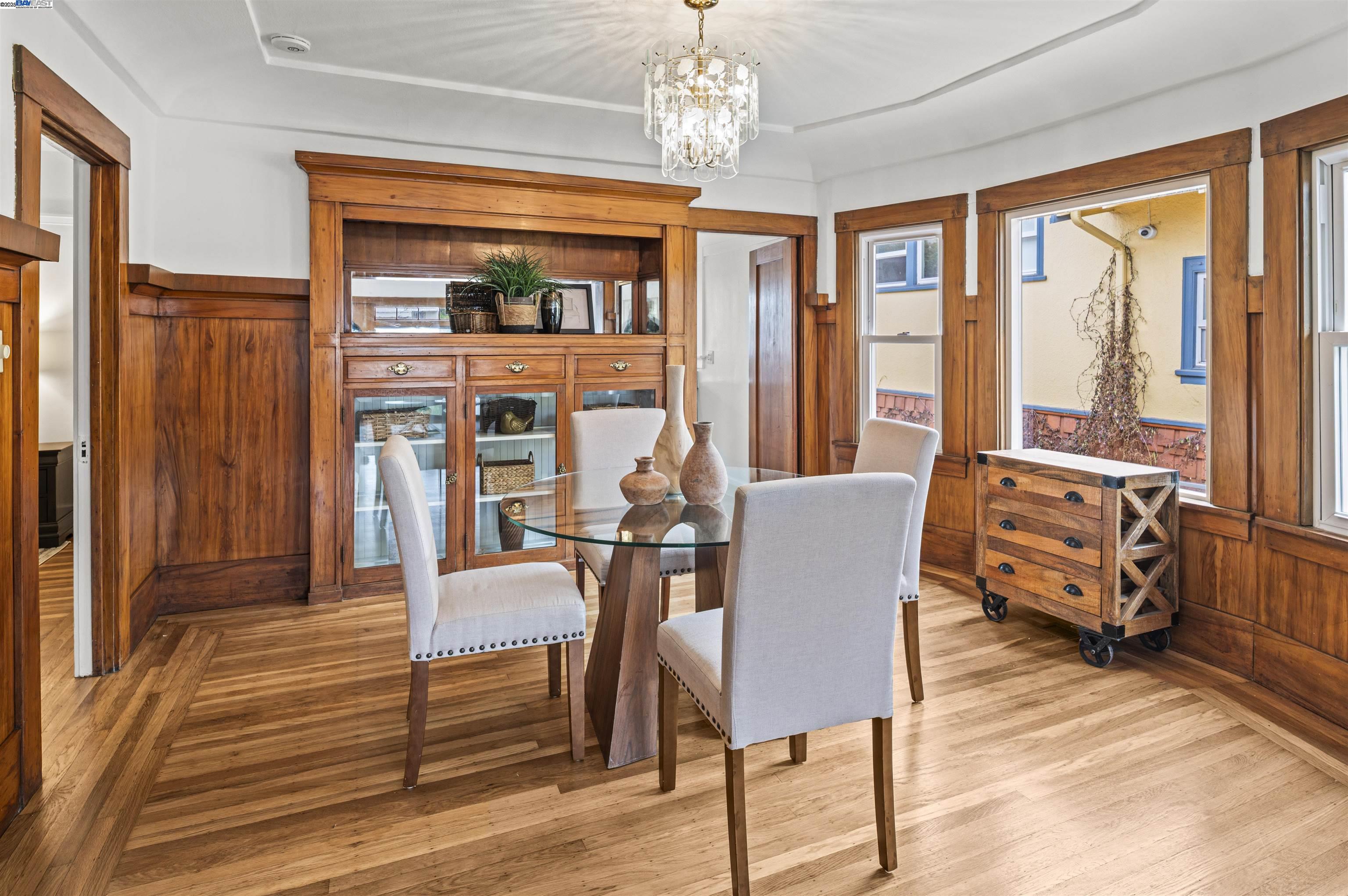 Alameda, California 94501, United States, 4 Bedrooms Bedrooms, ,3 BathroomsBathrooms,Residential,Active,151780