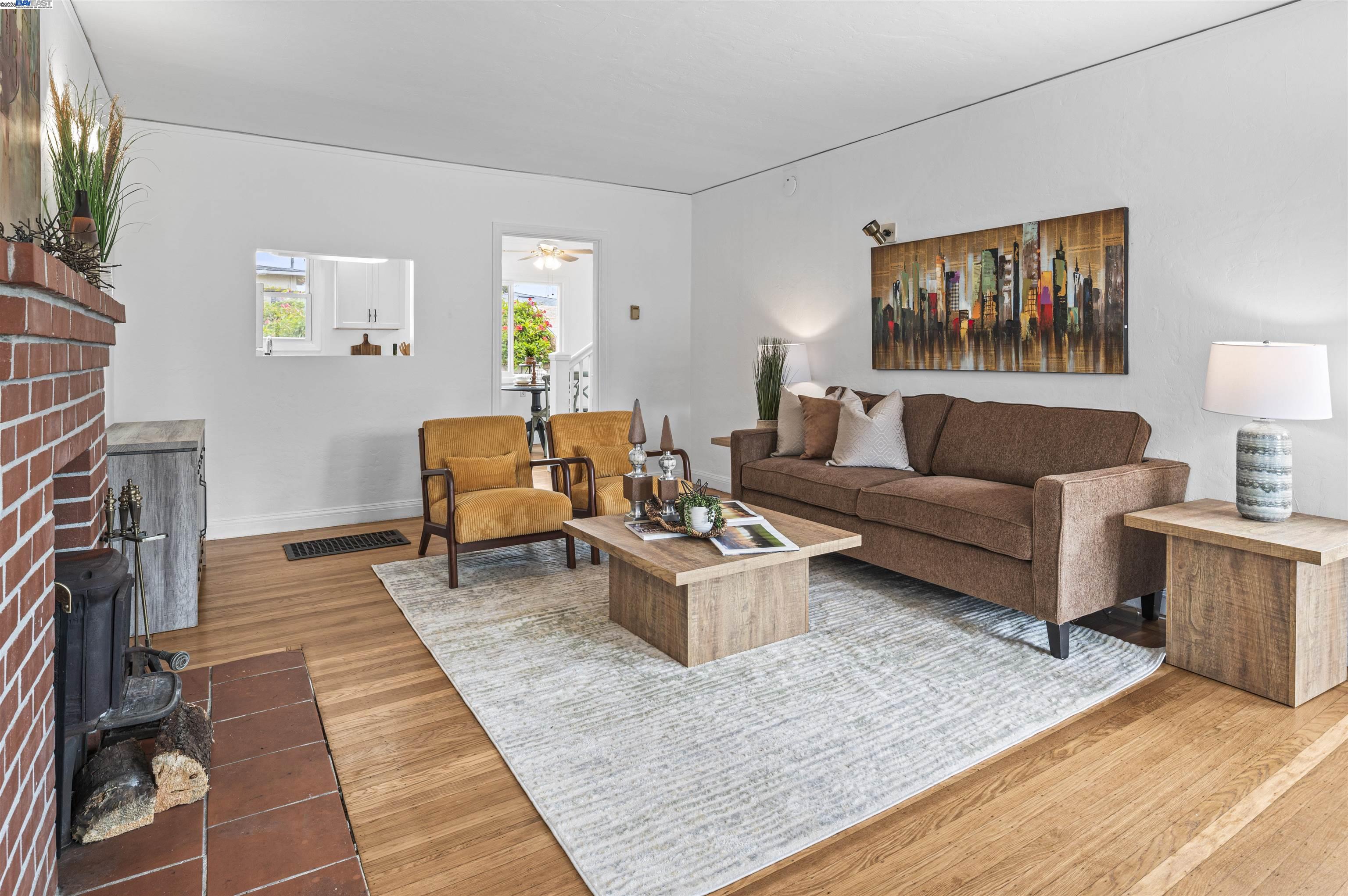 Alameda, California 94501, United States, 4 Bedrooms Bedrooms, ,3 BathroomsBathrooms,Residential,Active,151780