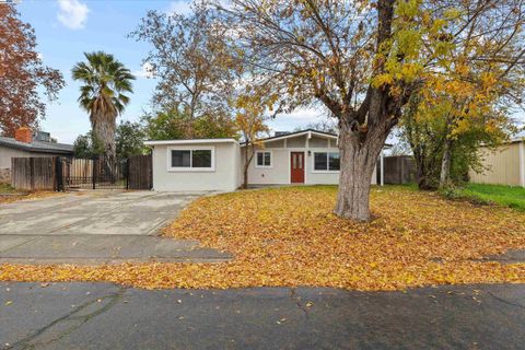 Photo of 7941 Andora Way, Sacramento, CA 95824 (MLS # 41119625)