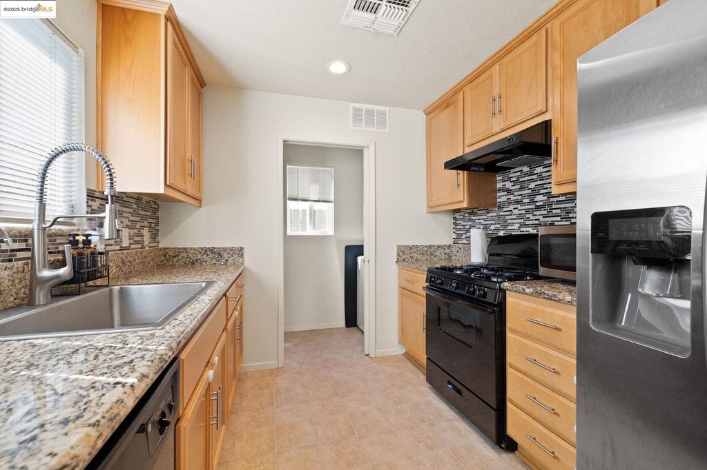 Photo of 386 Paige Ln, Merced, CA 95341 (MLS # 41116286)