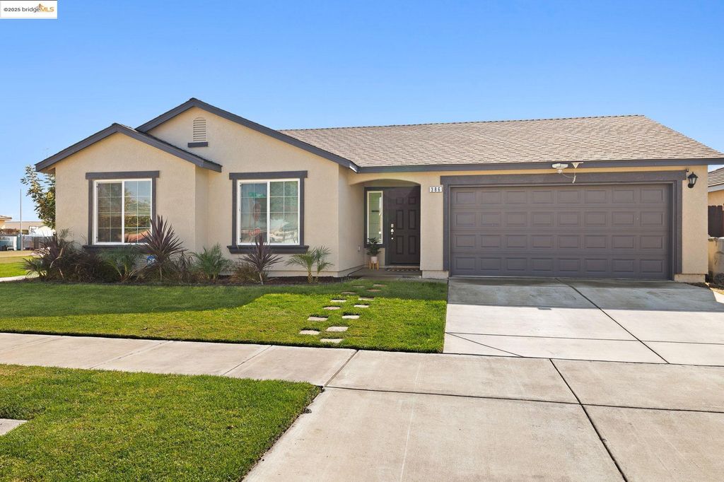 Photo of 386 Paige Ln, Merced, CA 95341 (MLS # 41116286)