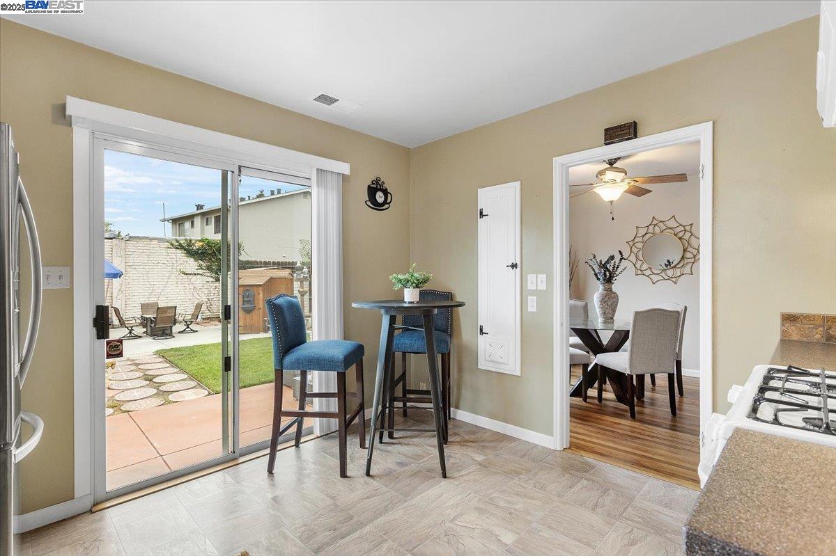 San Leandro, California 94577, United States, 2 Bedrooms Bedrooms, ,1 BathroomBathrooms,Residential,Pending,224704