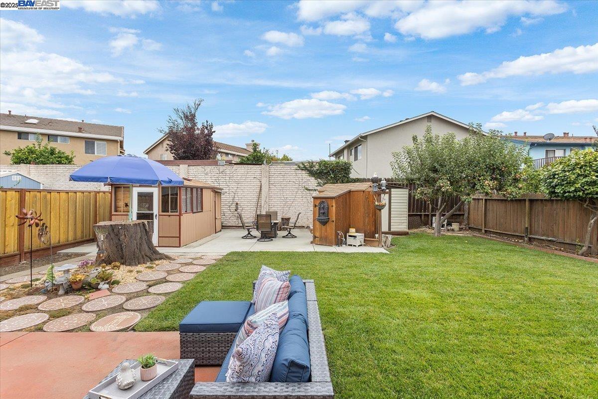 San Leandro, California 94577, United States, 2 Bedrooms Bedrooms, ,1 BathroomBathrooms,Residential,Pending,224704