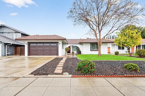 Photo of 1059 Lakehurst Rd, Livermore, CA 94551 (MLS # 41120224)