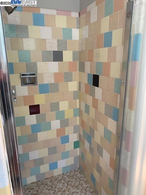 San Leandro, California 94578, United States, 6 Bedrooms Bedrooms, ,3 BathroomsBathrooms,Residential,Pending,112749