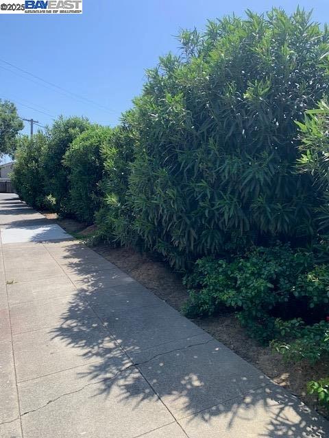 San Leandro, California 94578, United States, 6 Bedrooms Bedrooms, ,3 BathroomsBathrooms,Residential,Pending,112749