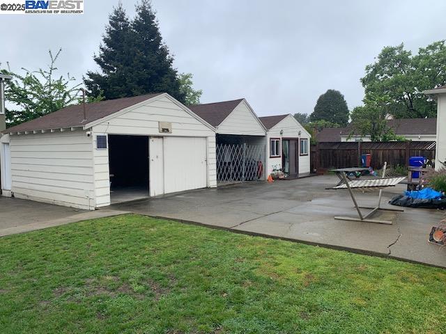 San Leandro, California 94578, United States, 6 Bedrooms Bedrooms, ,3 BathroomsBathrooms,Residential,Pending,112749