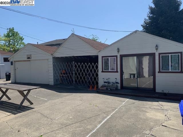 San Leandro, California 94578, United States, 6 Bedrooms Bedrooms, ,3 BathroomsBathrooms,Residential,Pending,112749