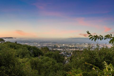 A home in Millbrae