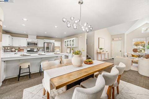 Photo of 297 Del Valle Ct, Pleasanton, CA 94566 (MLS # 41116883)