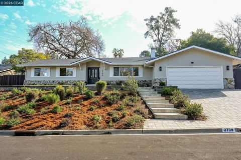 Photo of 3739 Northridge Drive, Concord, CA 94518 (MLS # 41123351)