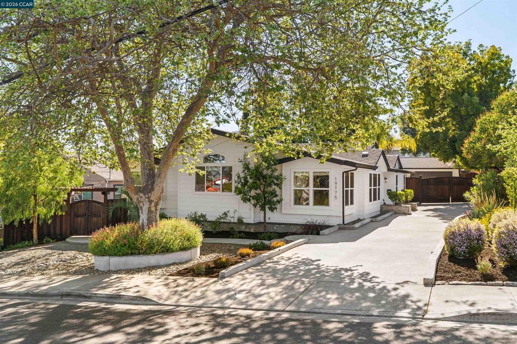 Photo of 19175 Carlton Ave, Castro Valley, CA 94546 (MLS # 41128856)