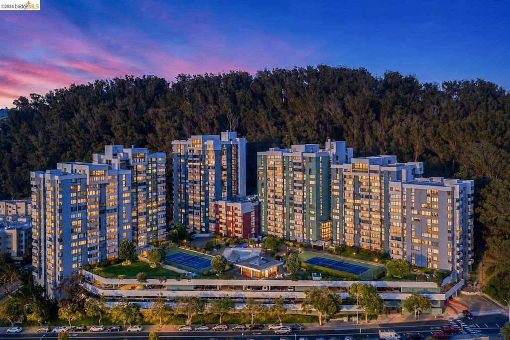 Photo of 555 Pierce St #422, Albany, CA 94706 (MLS # 41133758)