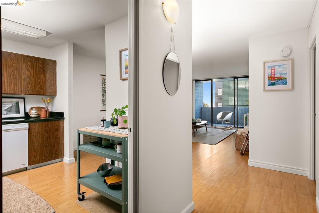 Photo of 555 Pierce St #422, Albany, CA 94706 (MLS # 41133758)