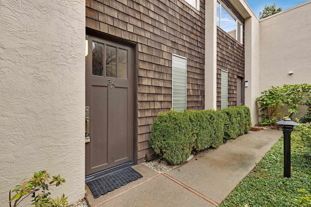 Photo of 1470 Creekside Dr #34, Walnut Creek, CA 94596 (MLS # 41120033)