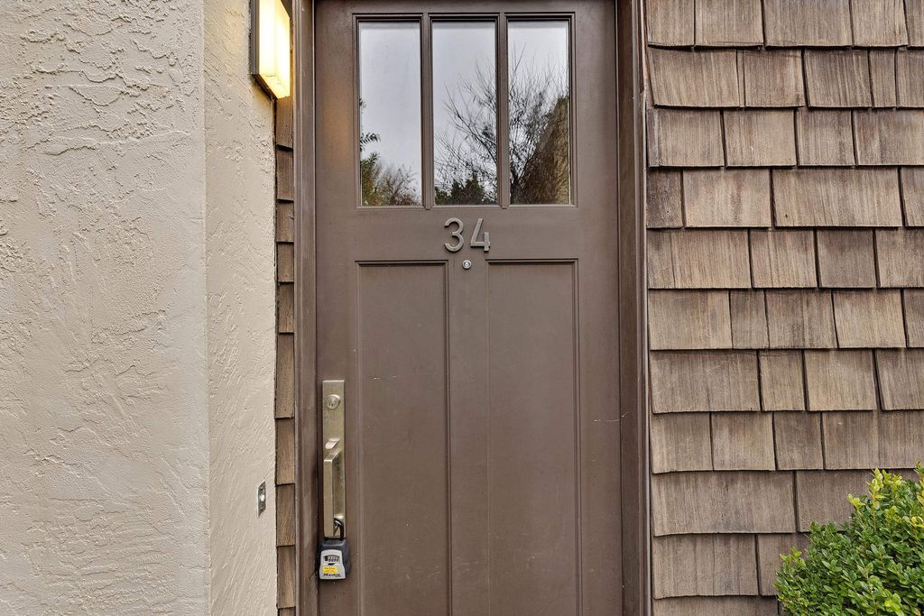 Photo of 1470 Creekside Dr #34, Walnut Creek, CA 94596 (MLS # 41120033)