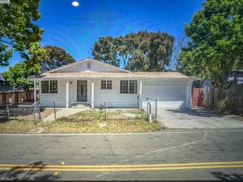 Photo of 1146 Lewis Ave, Vallejo, CA 94591 (MLS # 41123342)