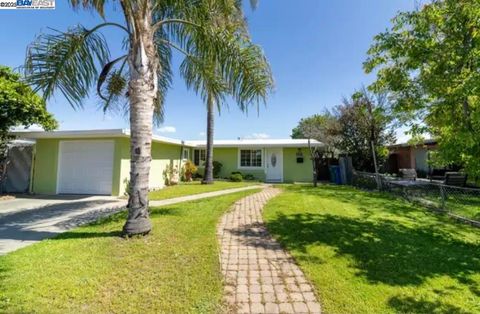 Photo of 27844 Miami Ave, Hayward, CA 94545 (MLS # 41119043)