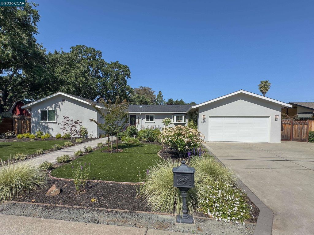 Photo of 3006 Woodlawn Dr, Walnut Creek, CA 94597 (MLS # 41135247)