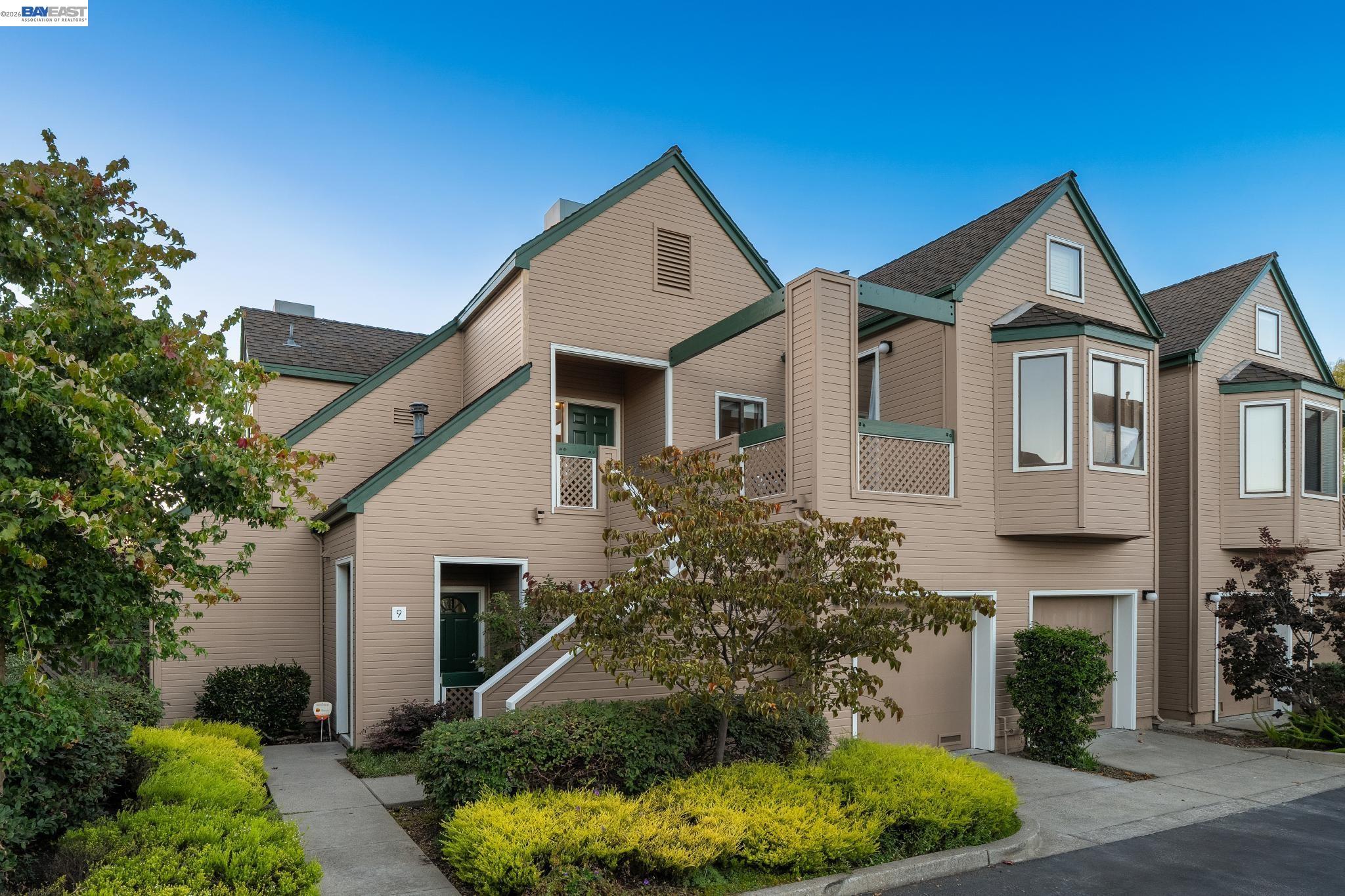11 REGULUS CT