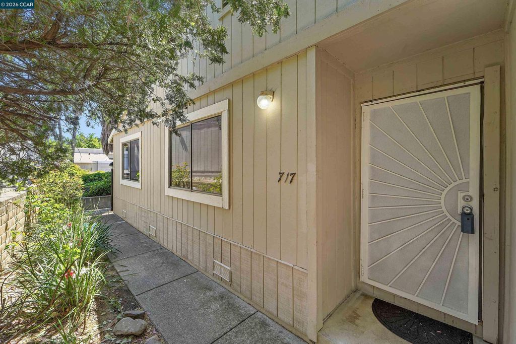 Photo of 717 Beelard Dr, Vacaville, CA 95687 (MLS # 41135641)