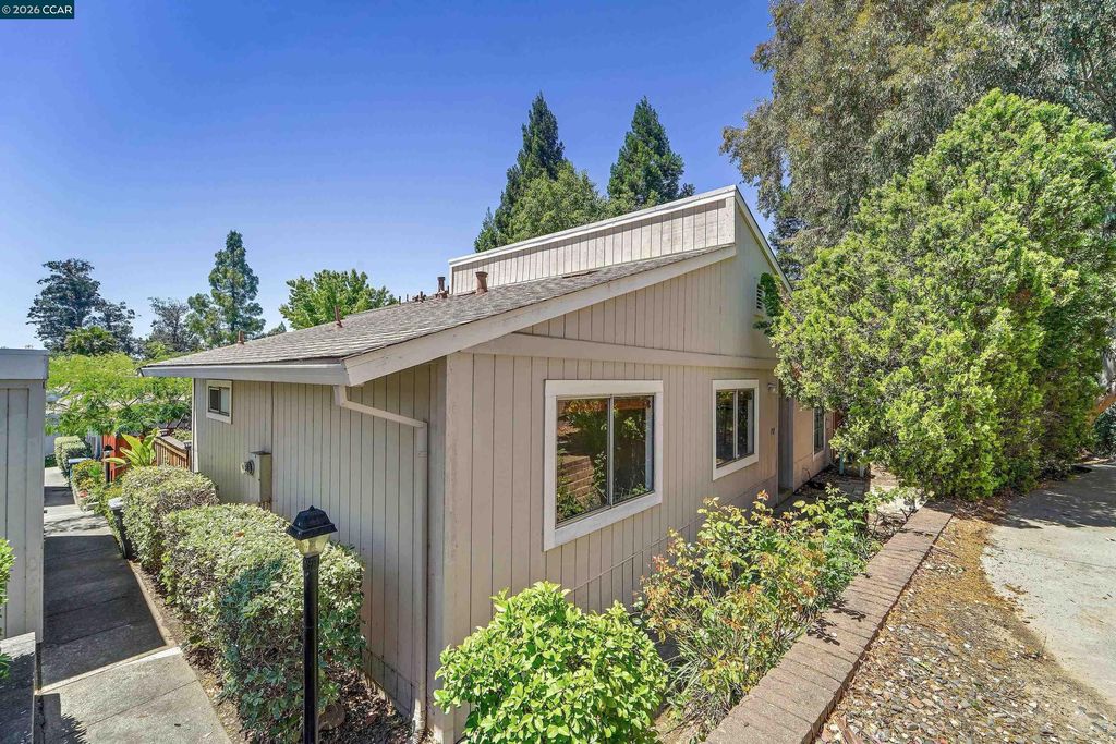 Photo of 717 Beelard Dr, Vacaville, CA 95687 (MLS # 41135641)