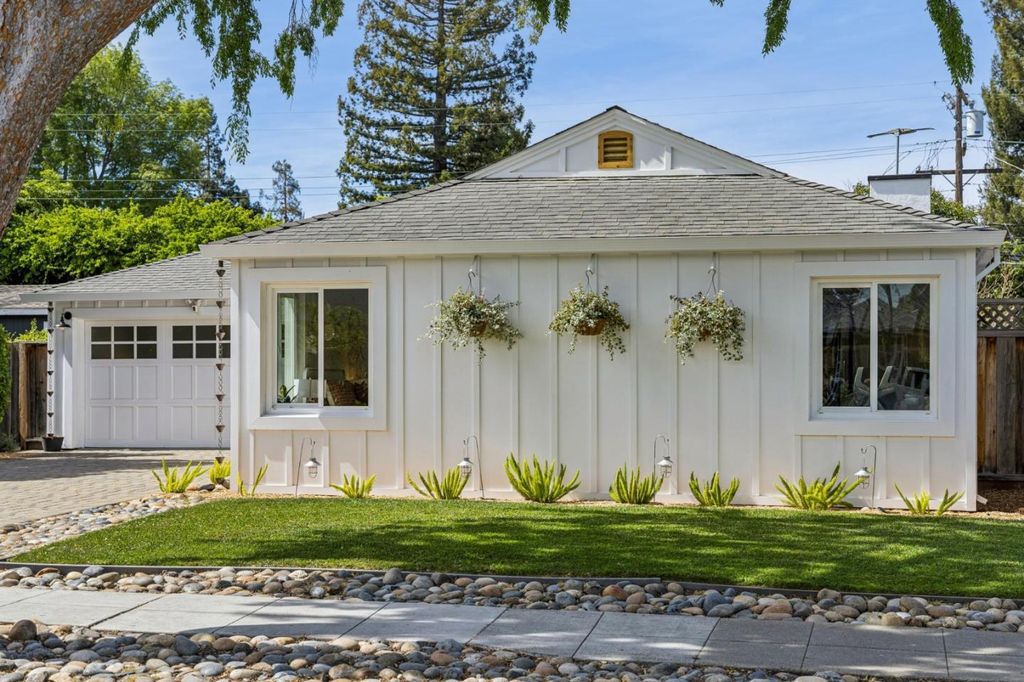 Photo of 2614 Ohio Avenue, Redwood City, CA 94061 (MLS # ML82040568)